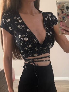 Floral Wrap Crop Top - Black/White